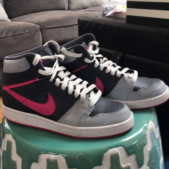 Nike Basketball Ball Shoes! Excellent condition! - Picture 2 of 6